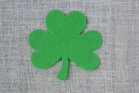 Green clover on burlap background Foto stock
