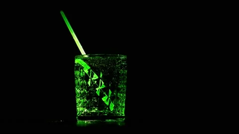 Green cocktail bubbles in goblet with straw. Video stock 169377720