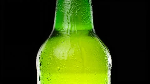 Green cold bottle with beer. Bottle with waterdrops and condensate. Video stock 162040302