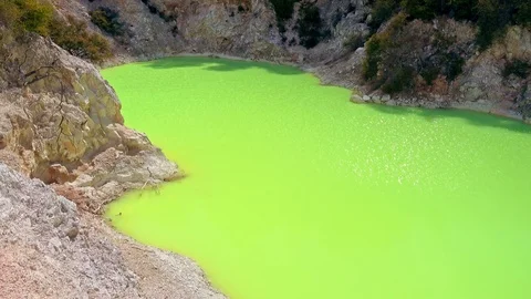 Green colour of geothermal lake Devil's Bath. Wai-O-Tapu Stock-Footage 78691643