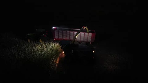 Green combine chopping corn silage in Ukraine at night Vídeo Stock 298049029