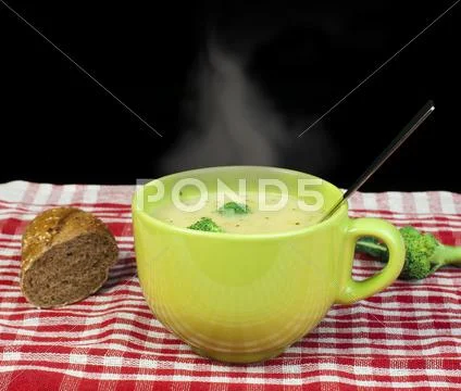 Green cream broccoli soup Stock Photos
