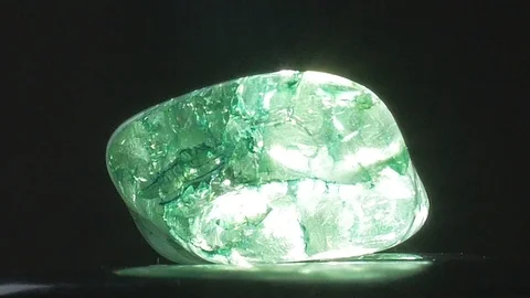 Green Crystal Close Up 2 Vidéo 97352925