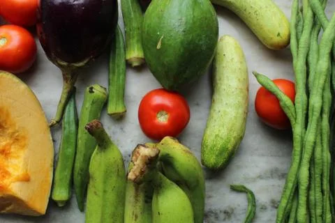 Green cucumber display with selective focus and fresh various raw organic vegeta 库存照片