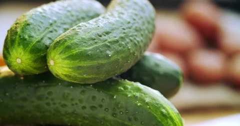 Green cucumbers rotate around an axis. Macro shot. Natural vegetables without Vídeos de archivo 116243141