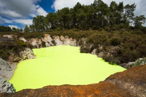 Green Devil's Bath Pool at Wai-O-Tapu Geothermal Area near Rotorua, New Zeala Stock Photos