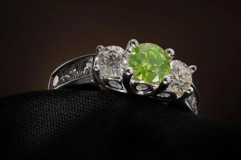 Green Diamond Ring 스톡 사진