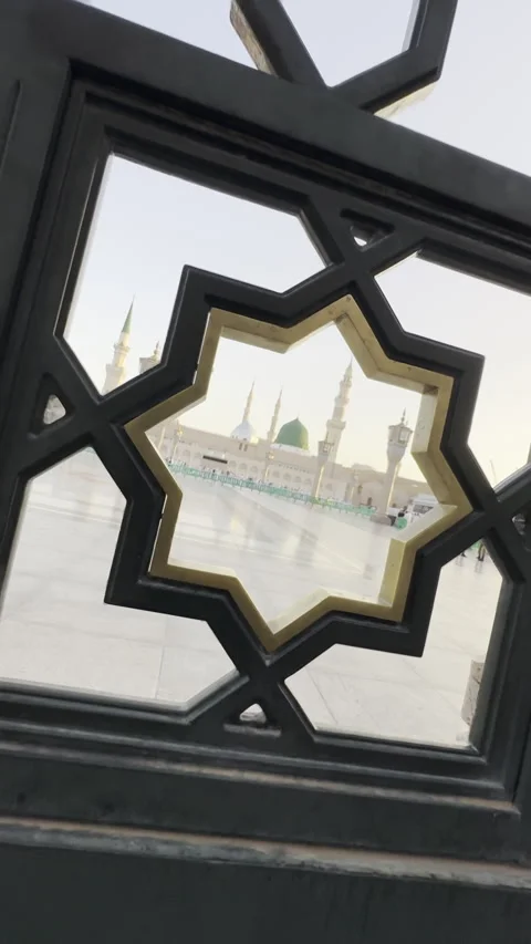 Green Dome View Through Ornate Islamic Geometric Frame Vídeo Stock 322179936