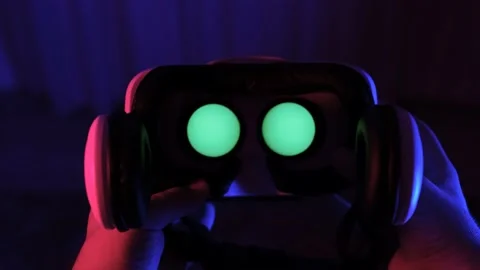 Green field in augmented virtual reality glasses. Vídeo Stock 162635693