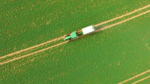 Green field with tractor. Stock-Footage 74201062