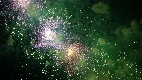 Green fireworks in the sky 스톡 동영상 89731704