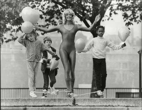 The Green Goddess Of The Bbc Tv Keep-fit Fame Diana Moran Was Froggy Hoppiting W Stock Photos