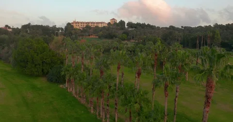 Green golf course, aerial view putting green. 库存影片 128284131
