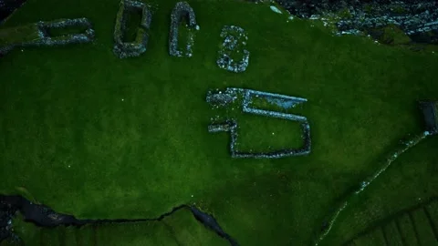 Green grass fields of Faroe Islands Vidéo 143416646