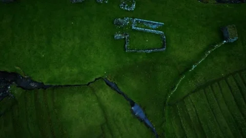 Green grass fields of Faroe Islands Vídeo Stock 145185988