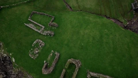 Green grass fields of Faroe Islands Vidéo 164553826