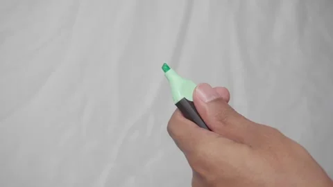 Green highlighter cap closing Stock Footage 321359015
