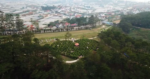 Green Labyrinth Video stock 88526809