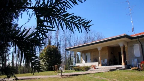 Green leaf nature como lake italy house family Stockbeeldmateriaal 104864367