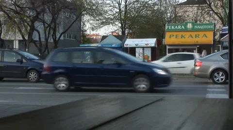 The green light at the intersection and traffic jams 動画素材 39381452