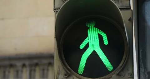 Green light on the traffic light 4K 스톡 동영상 147352497