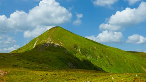 Green lonely mount on a dense clouds background Stock-Footage 321037344
