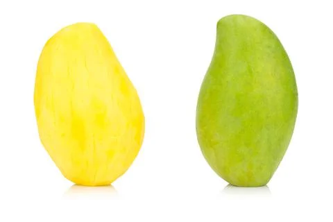 Green mango. Fruit pulp. yellow. isolated on white background Foto stock