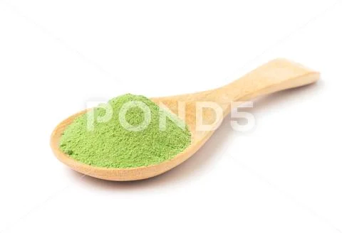 Green matcha tea powder on wooden spoon with white background Stock-Fotos