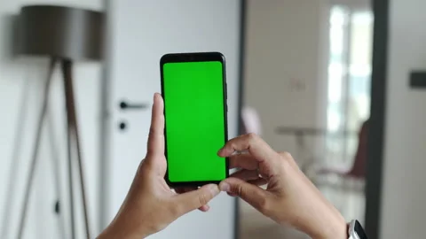 Green Mock-up Screen Chroma Key, Mock-up Screen on Mobile Phone. Scrolling Stock Footage 194693333