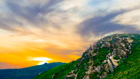 Green mount slope on the dramatic evening cloudy sky background Vídeos de archivo 310089584