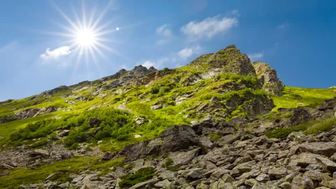 Green mount top time lapse scene Vídeos de archivo 263323009