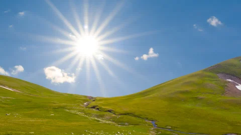 Green mountain pass under sparkle sun Stock-Footage 317176927