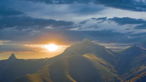 Green mountain ridge at the sunset Video stock 327320287