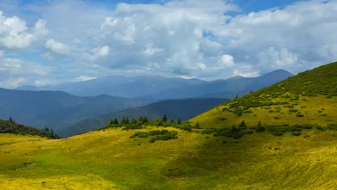 Green mountain scene time lapse scene Vídeos de archivo 295925189