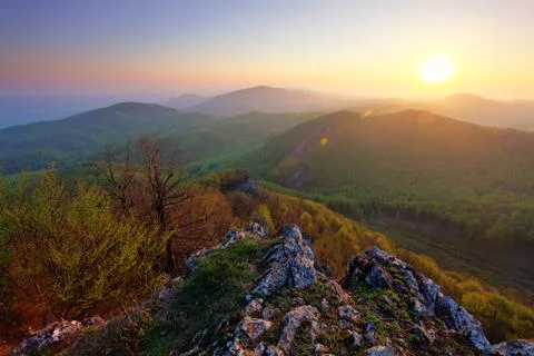 Green mountain at sunrise Foto stock