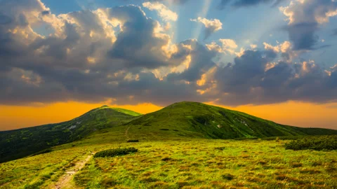 Green mountain valley on a sunset background Stock-Footage 335786986