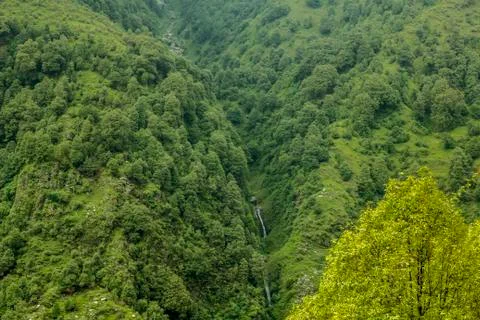 Green mountain valley with waterfall Foto stock