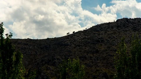 Green Mountains And White Clouds on Blue Sky 스톡 동영상 91508793
