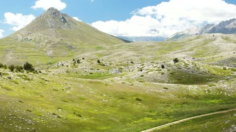 Green mountains in summer in Italy Stock-Footage 80914385