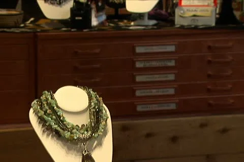 Green necklace 動画素材 10687026