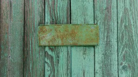 Green painted wall, background with a rusty sign for the inscription Foto stock