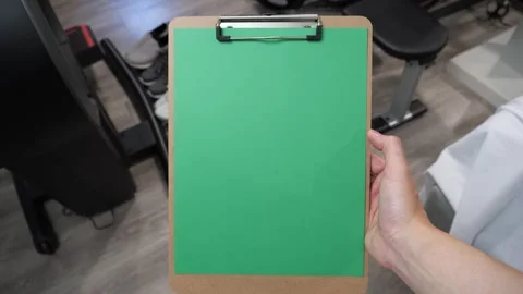 Green paper on a clipboard 库存影片 280143651