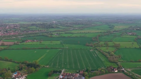 Green Park fields aerial shot UK Vídeo Stock 335521567