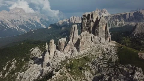 Green Peaks and Floating Clouds in the Dolomites Video stock 300935620