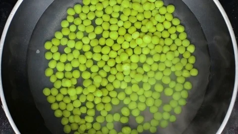 Green peas cooked in a pan Stock Footage 127204045