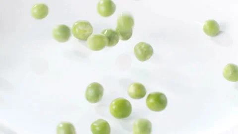 Green Peas Falling on a Plate 스톡 동영상 327407725