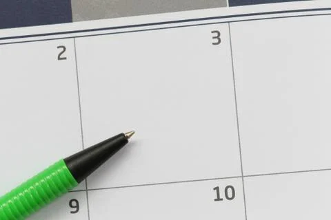 Green Pen pointed to the empty calendar of the third day and have copy space. Foto stock