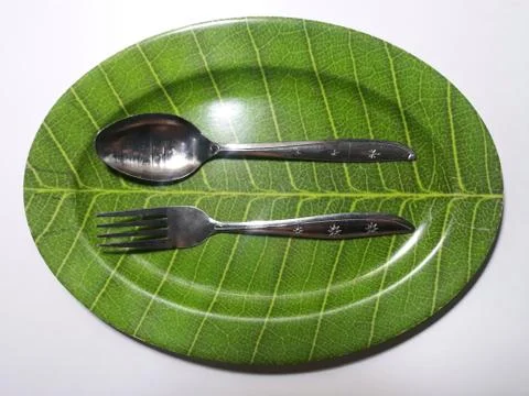 Green plate leaf theme isolated white background with spoon and fork 스톡 사진