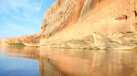 Green River red rock cliff drift shot Vídeos de archivo 56902313