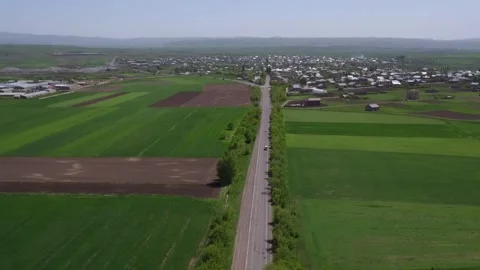 Green road with a car passing by 6 Vidéo 335526247